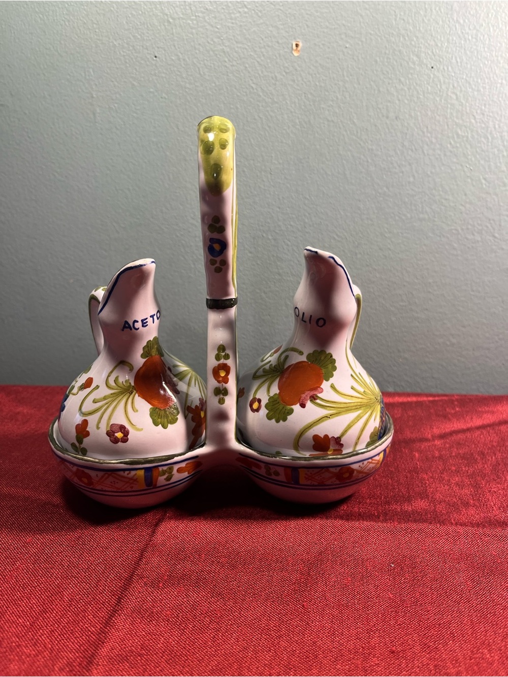 Menage Vinegar Oil Deruta
Ceramics Italy 70s vintage Italian oil and vinegar set